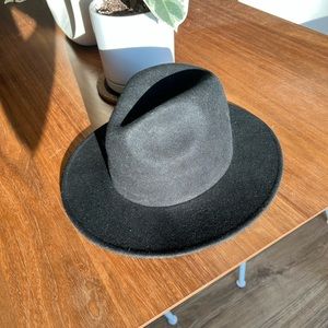 Gigi Pip hat, 100% wool. Black wide brim fedora. Size M (57cm). OG $112.